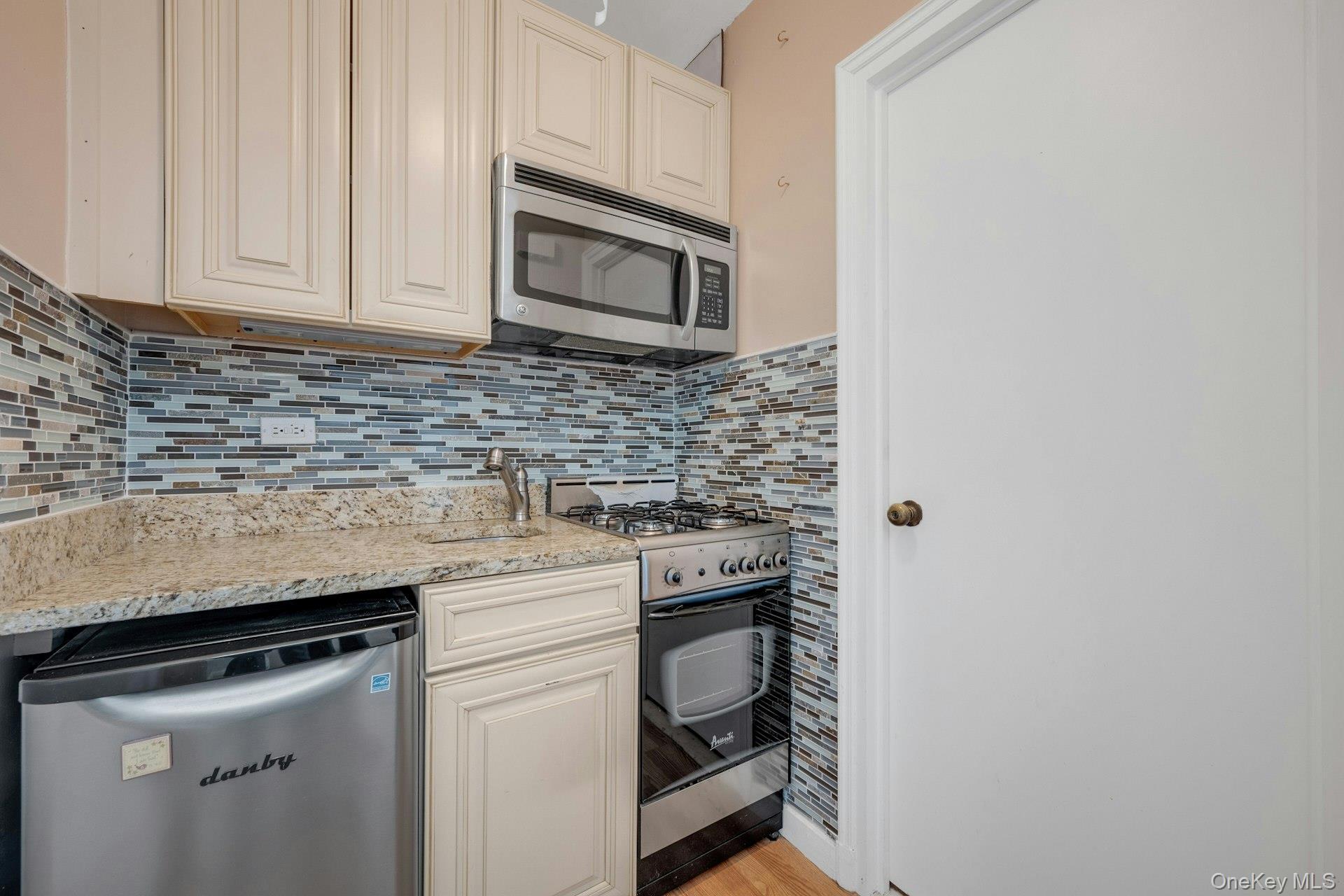 Coop Stoneleigh Westchester County, NY 10708, MLS-973068-8