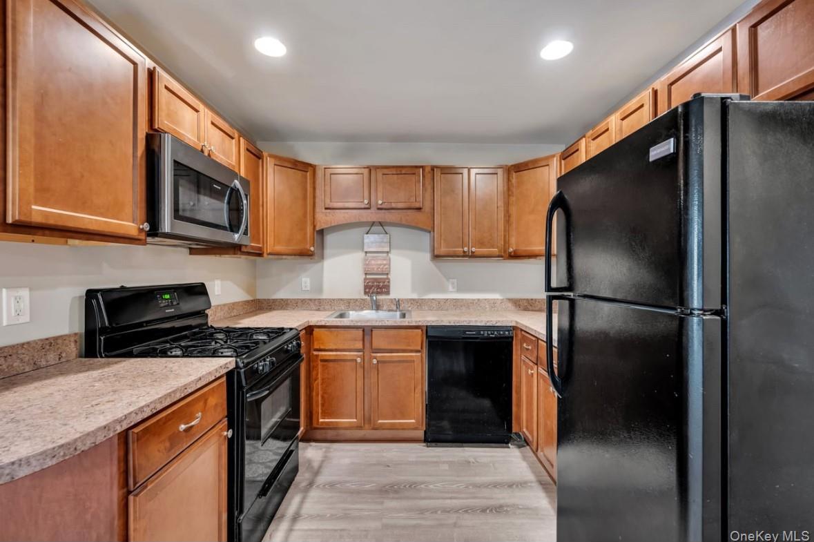 Condo Weatherby  Suffolk County, NY 11722, MLS-973102-3