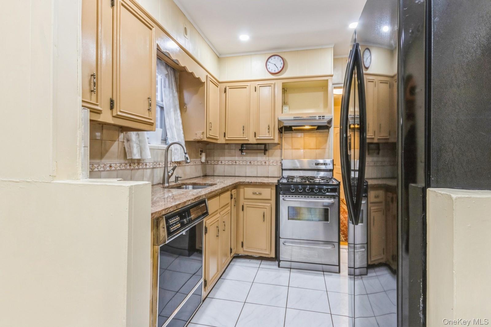 Single Family Grace  Bronx, NY 10466, MLS-973104-6