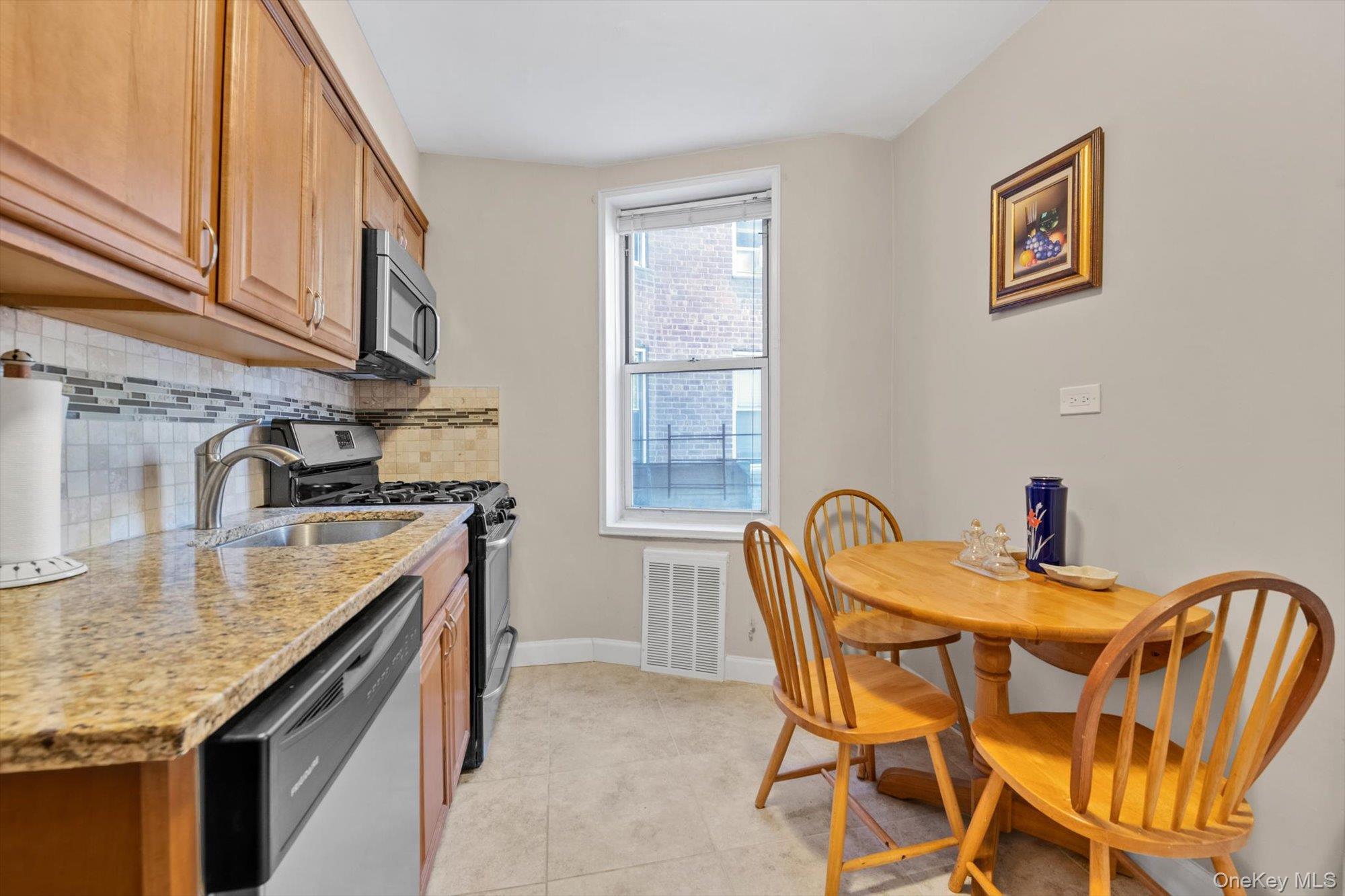 Coop Clyde  Queens, NY 11375, MLS-973128-7