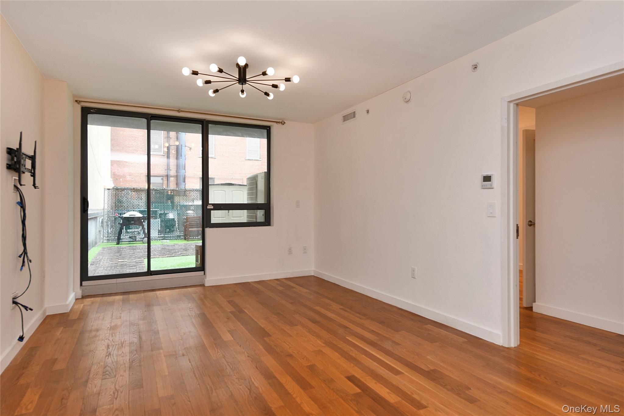 Condo 70th Queens, NY 11375, MLS-973144-2