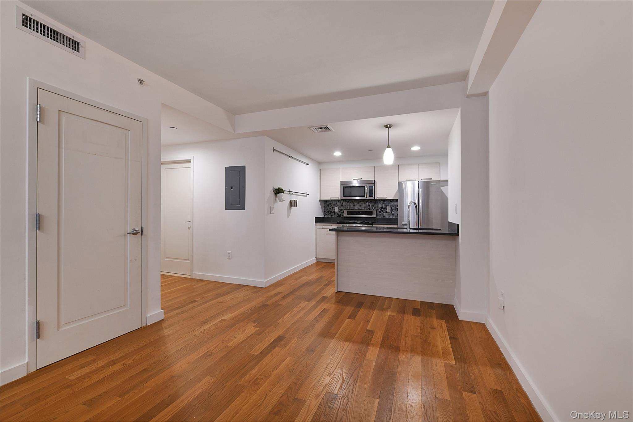 Condo 70th Queens, NY 11375, MLS-973144-6