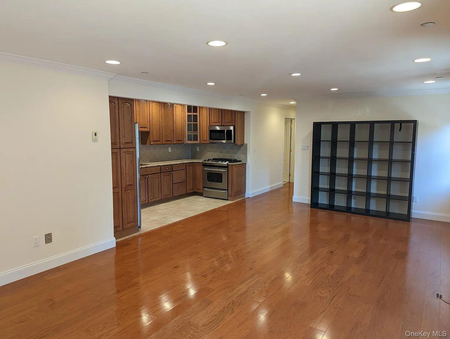 Condo 212th Queens, NY 11361, MLS-973169-2