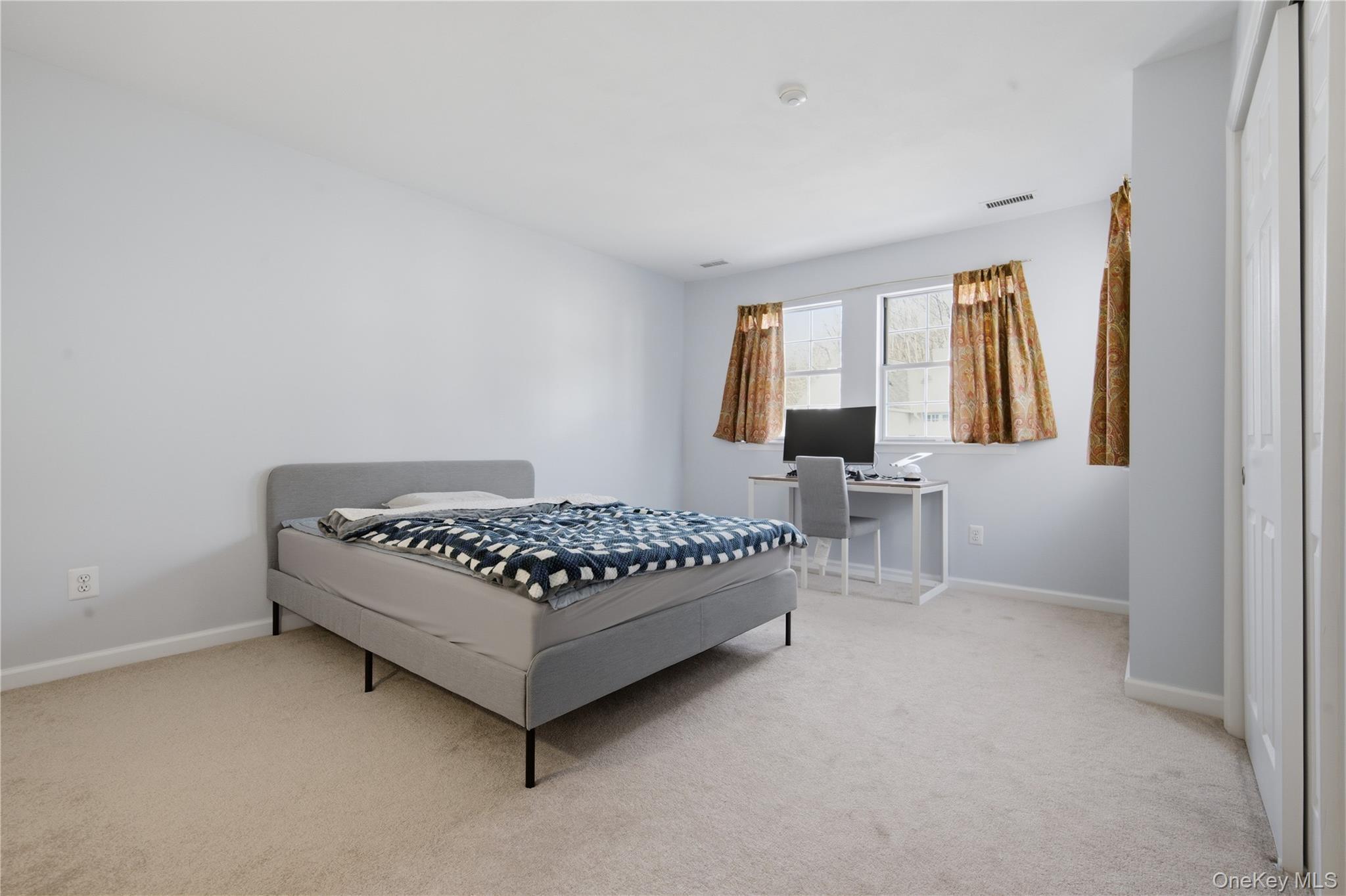 Condo Thomas  Suffolk County, NY 11733, MLS-973173-12