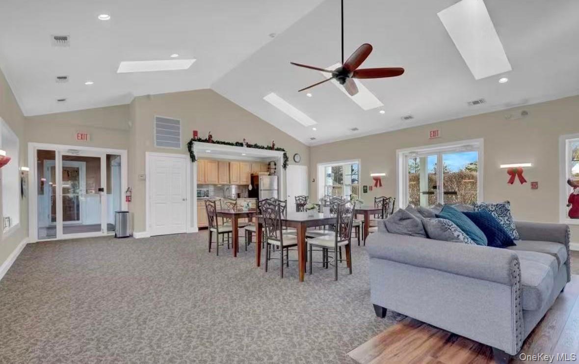 Condo Thomas  Suffolk County, NY 11733, MLS-973173-34