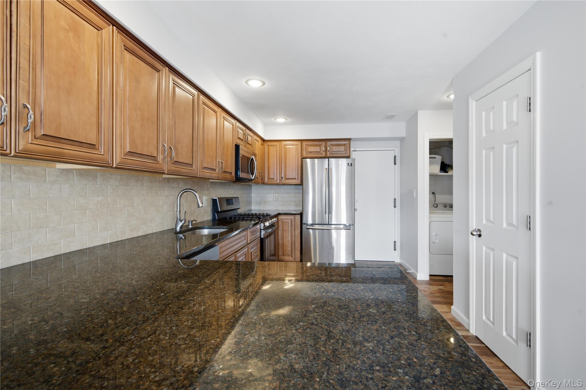 Condo Thomas  Suffolk County, NY 11733, MLS-973173-6
