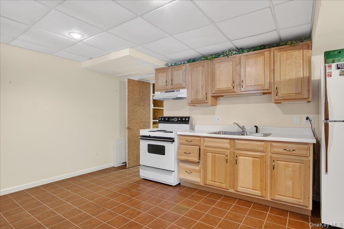 Single Family Terrace  Out Of Area, NY 12866, MLS-973185-40