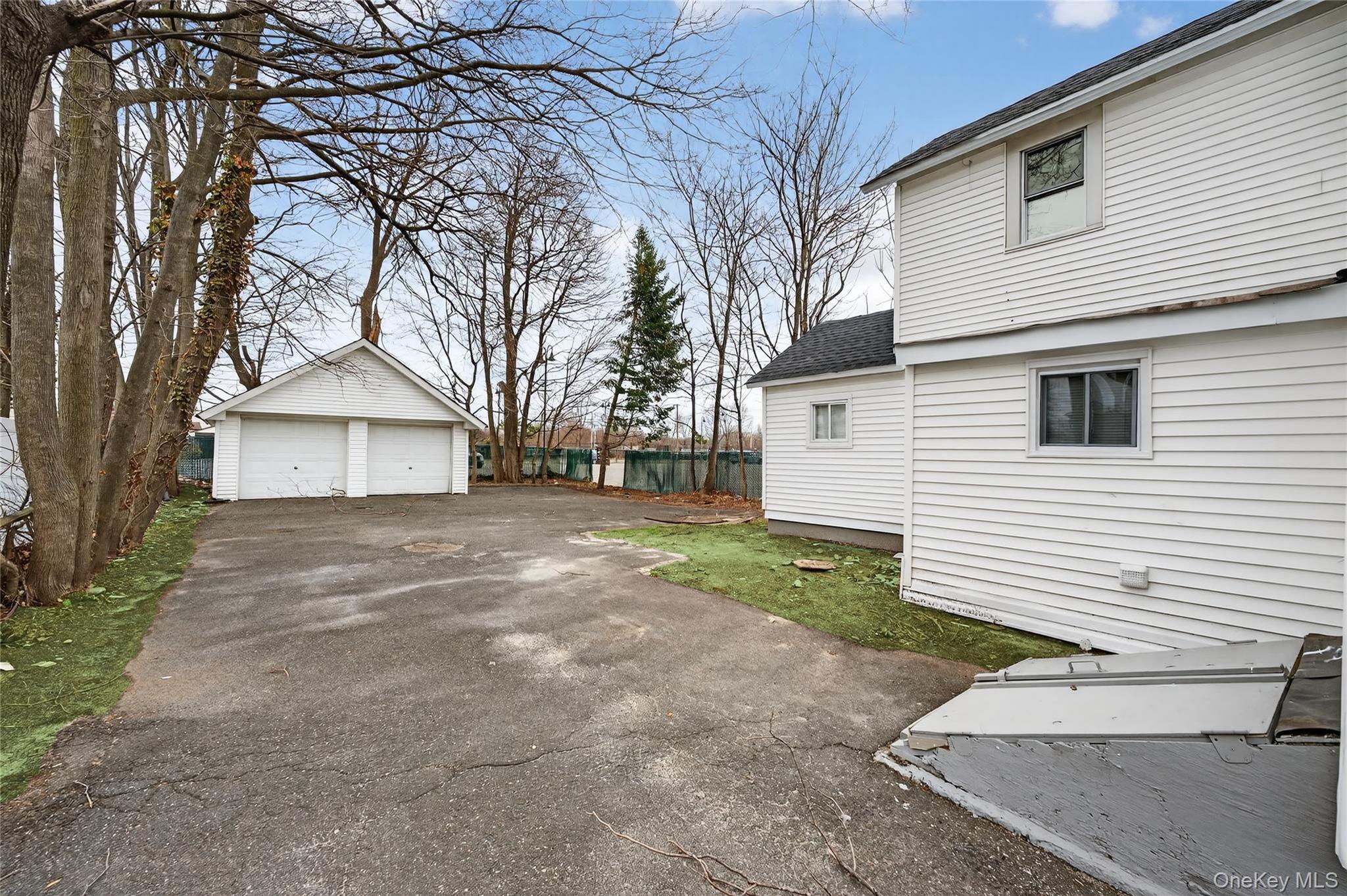 Single Family Maple  Suffolk County, NY 11776, MLS-973219-36