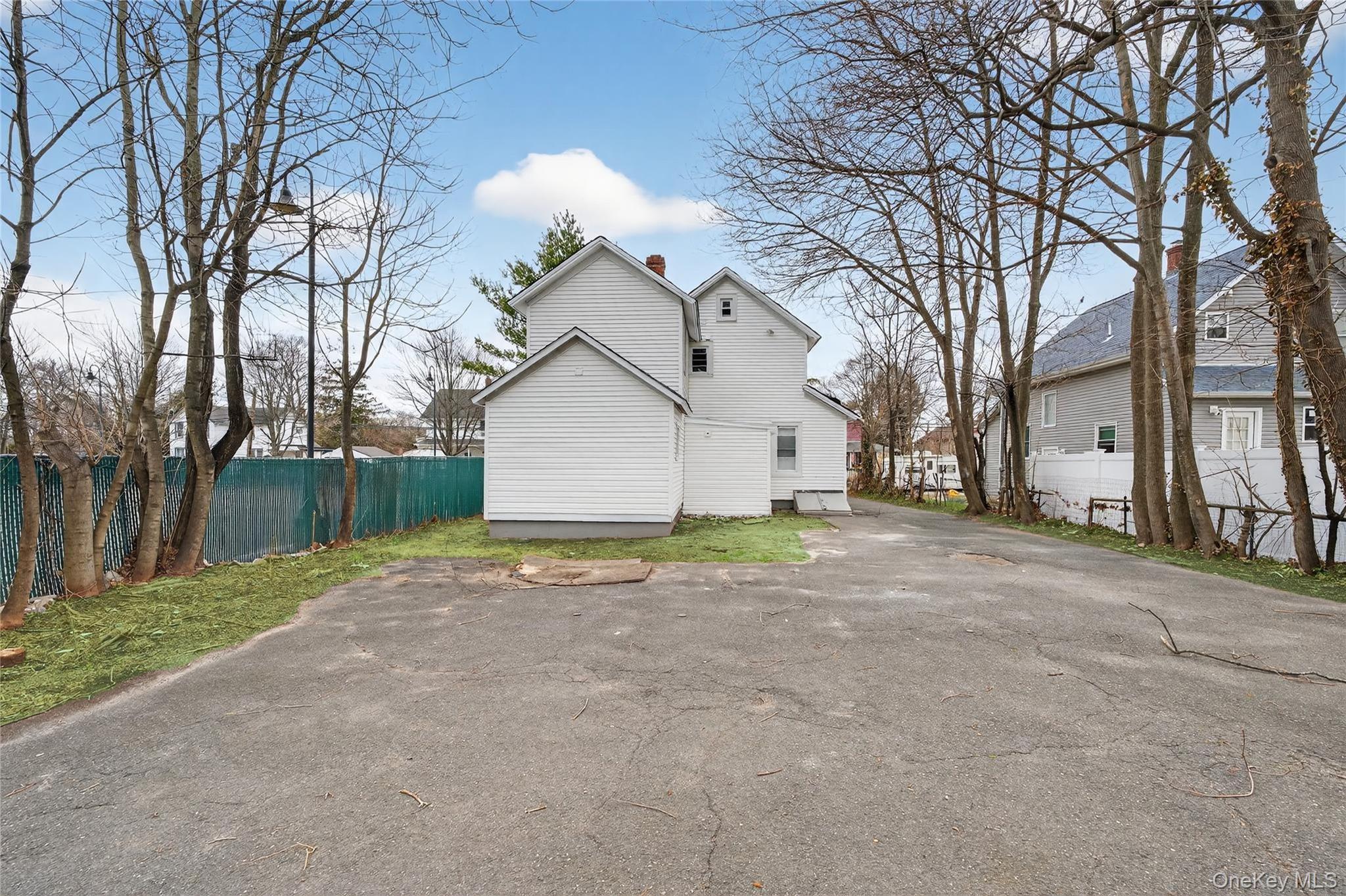 Single Family Maple  Suffolk County, NY 11776, MLS-973219-37