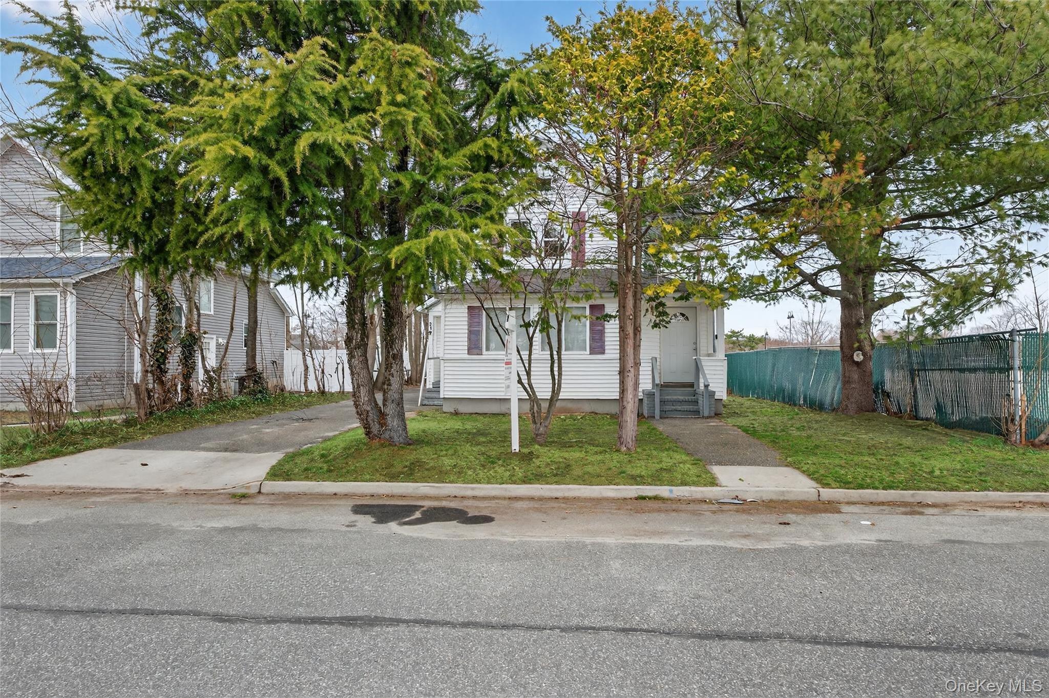 Single Family Maple  Suffolk County, NY 11776, MLS-973219-41