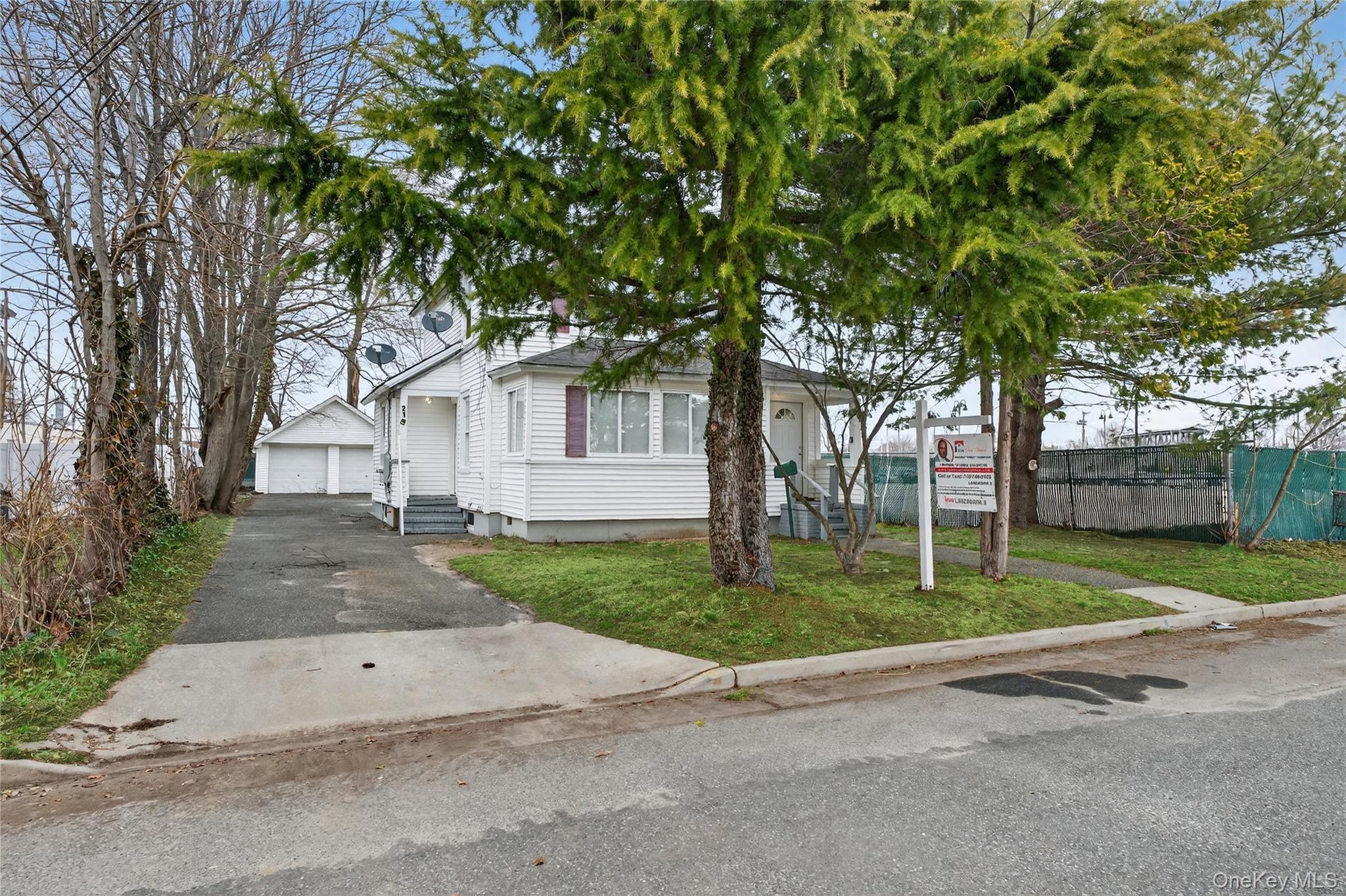 Single Family Maple  Suffolk County, NY 11776, MLS-973219-43