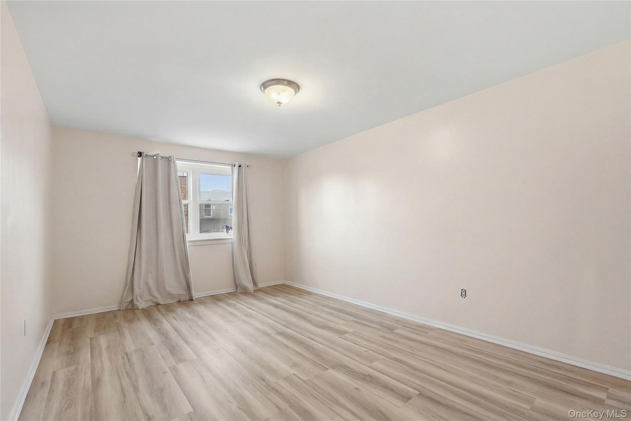 Single Family Kinsella Bronx, NY 10462, MLS-973243-33