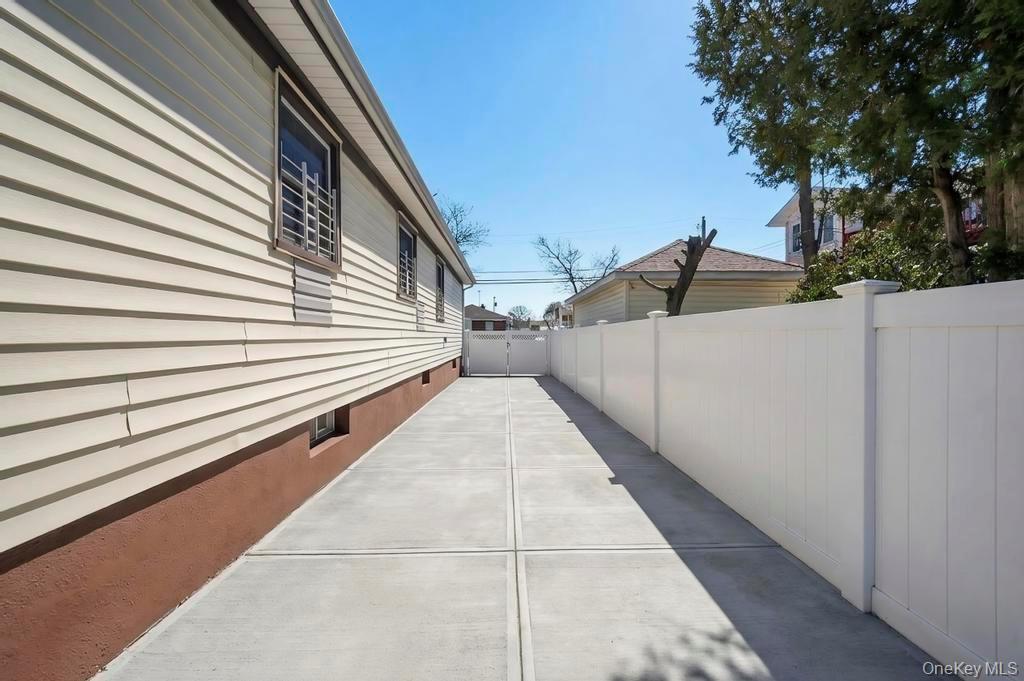 Single Family 227th  Queens, NY 11413, MLS-973265-31