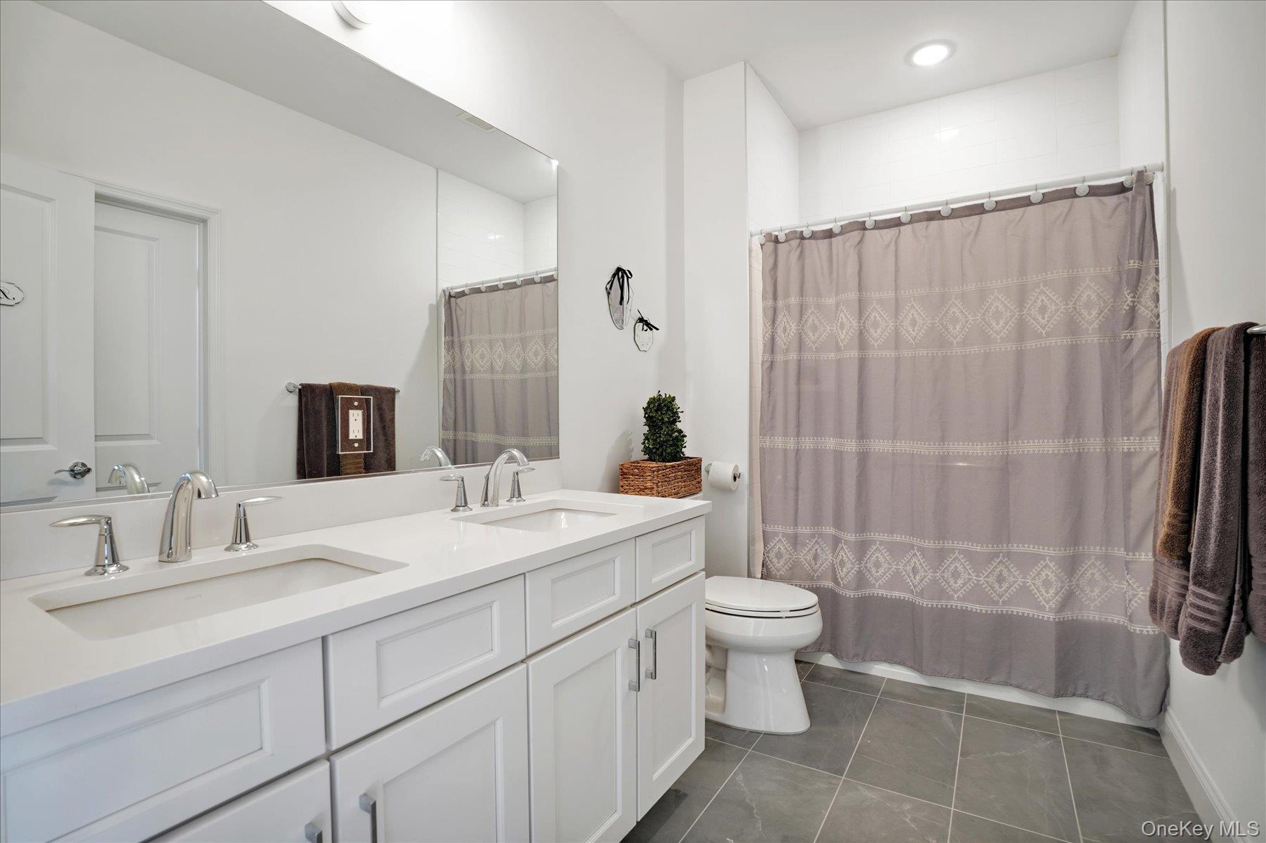 Condo Silver Timber  Suffolk County, NY 11980, MLS-973285-12