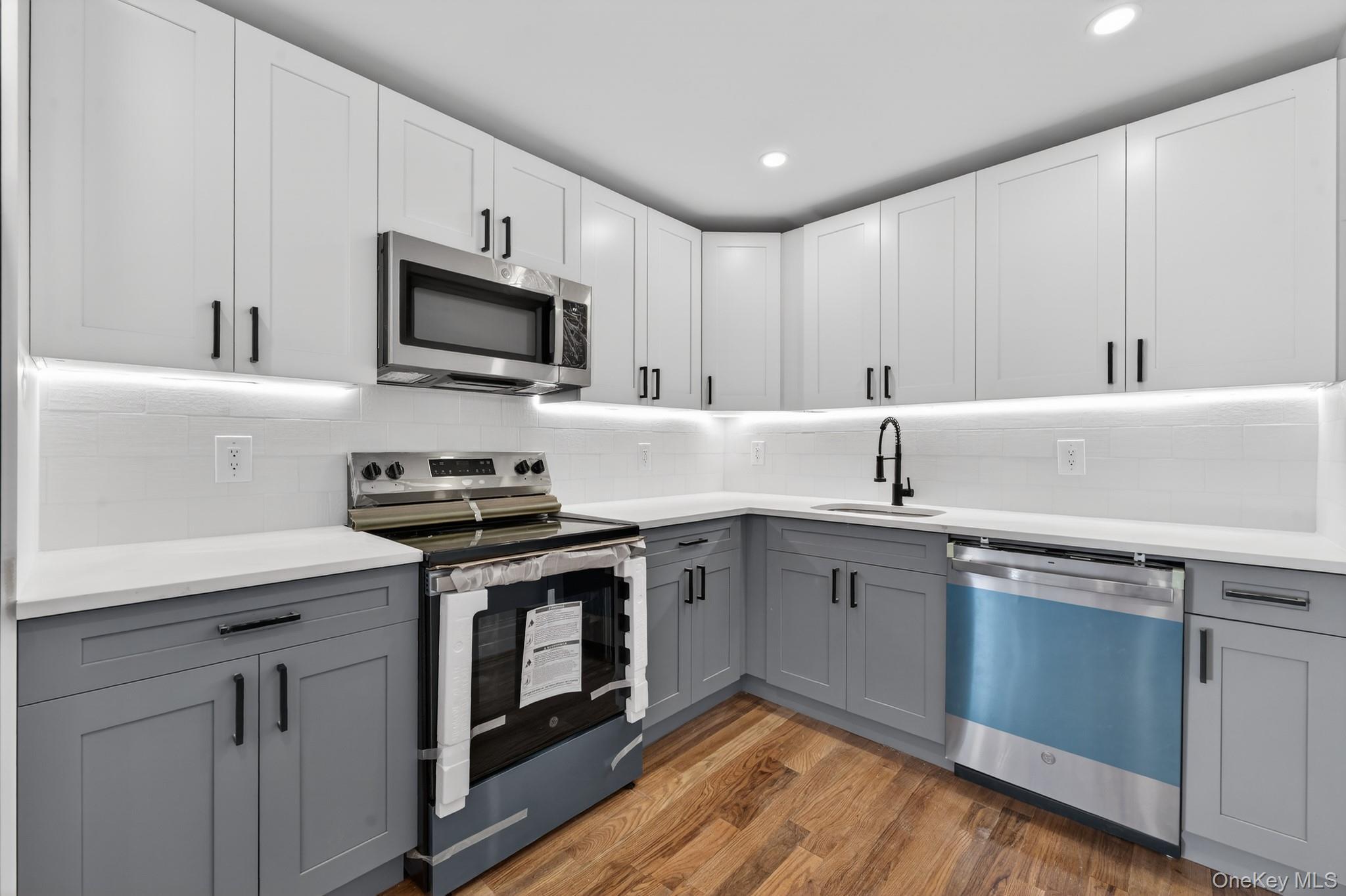 Single Family 95th Queens, NY 11416, MLS-973326-10