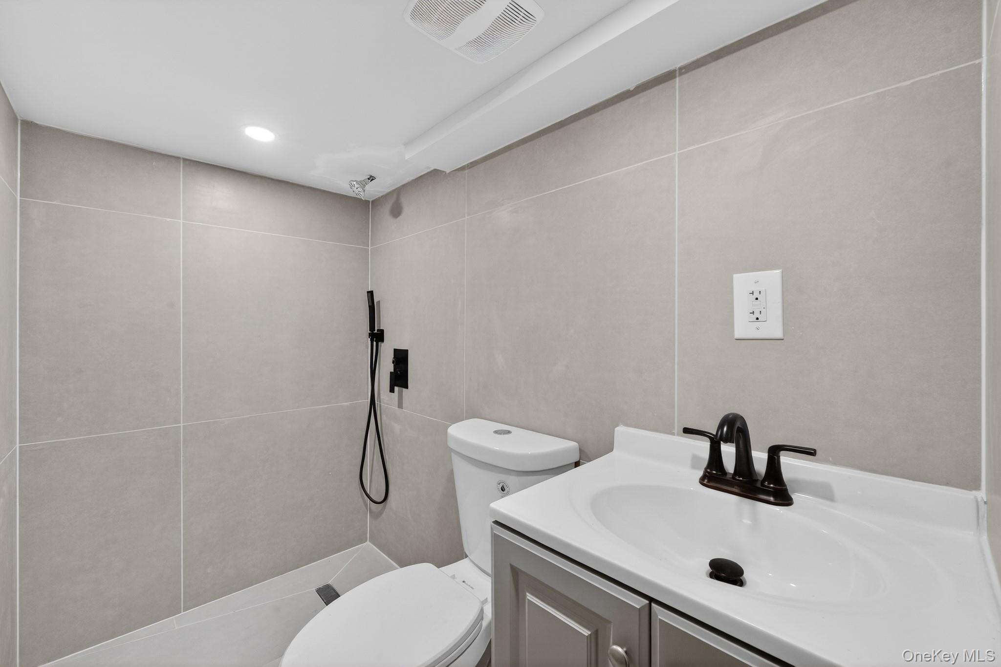 Single Family 95th Queens, NY 11416, MLS-973326-20