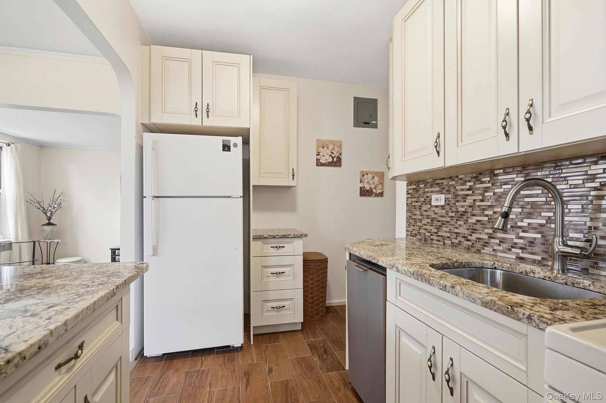 Coop Pelham  Bronx, NY 10467, MLS-973351-12