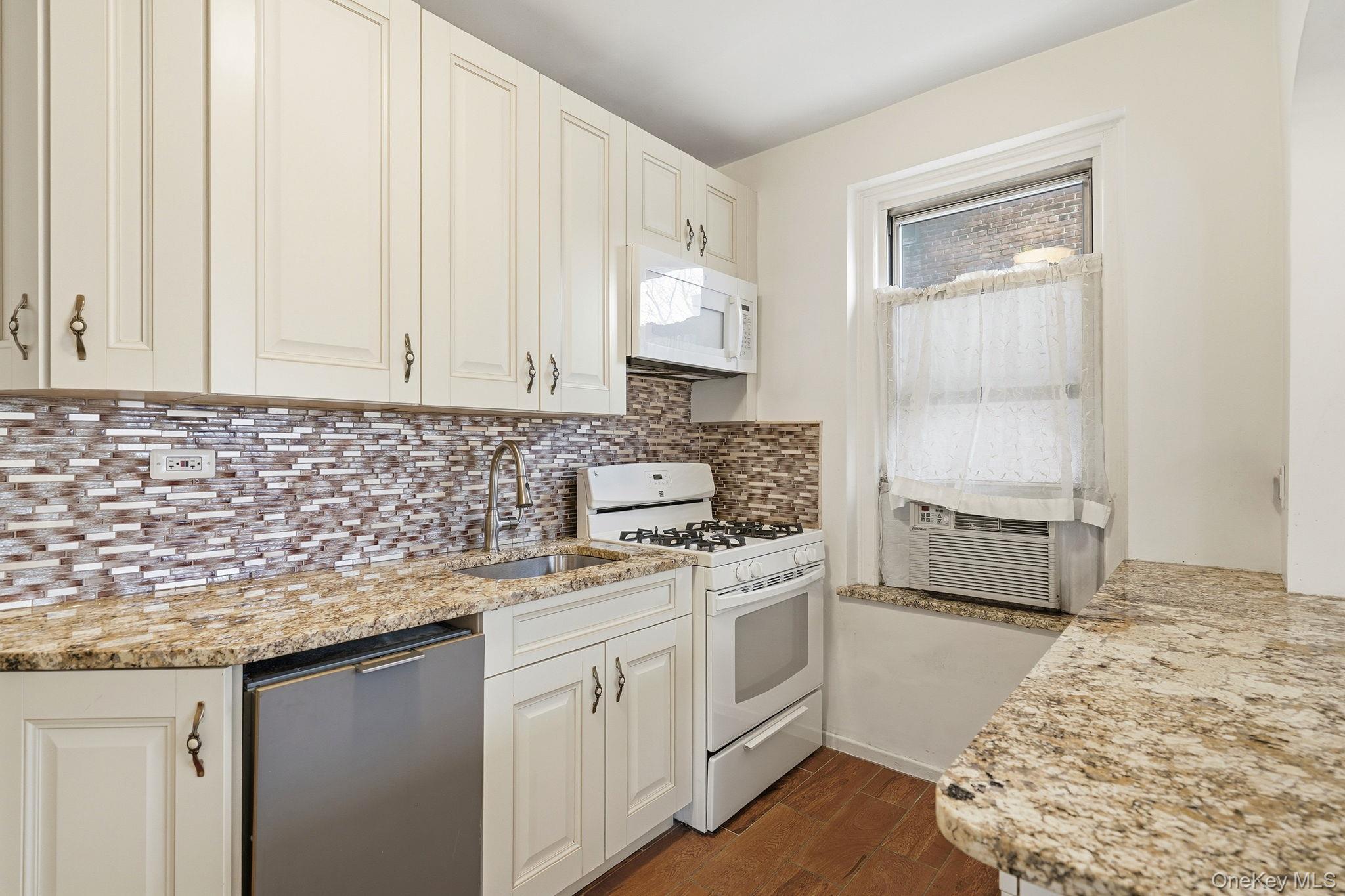 Coop Pelham  Bronx, NY 10467, MLS-973351-14