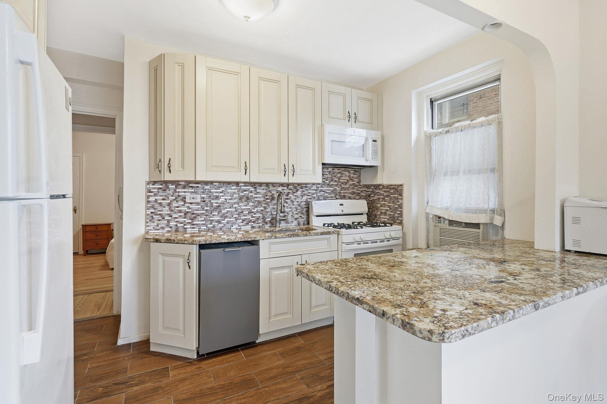 Coop Pelham  Bronx, NY 10467, MLS-973351-15