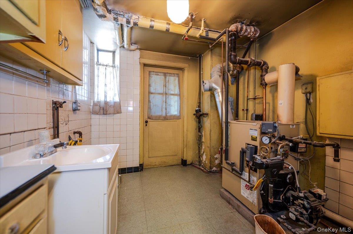 Single Family Seminole Bronx, NY 10461, MLS-973363-23