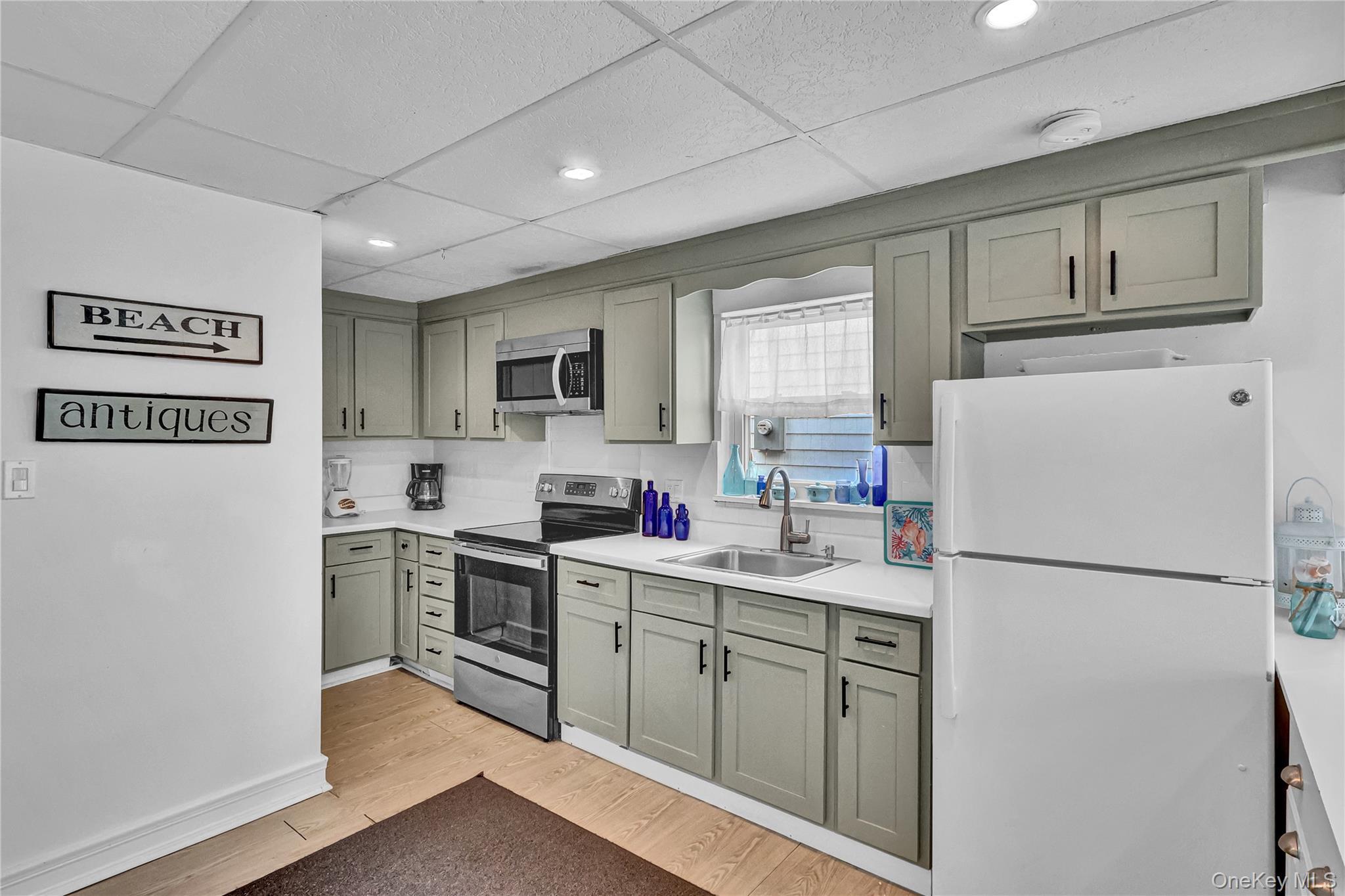 Single Family Cottage  Suffolk County, NY 11933, MLS-973367-5