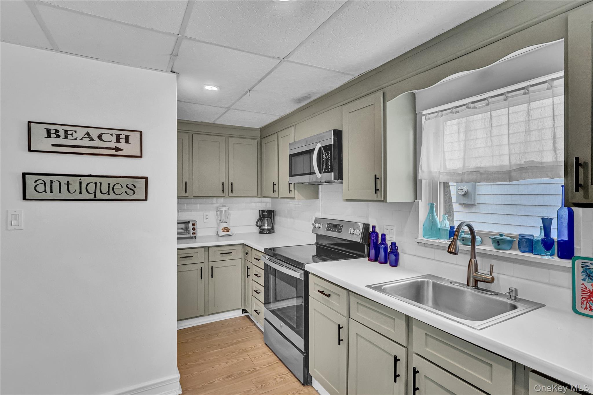 Single Family Cottage  Suffolk County, NY 11933, MLS-973367-6