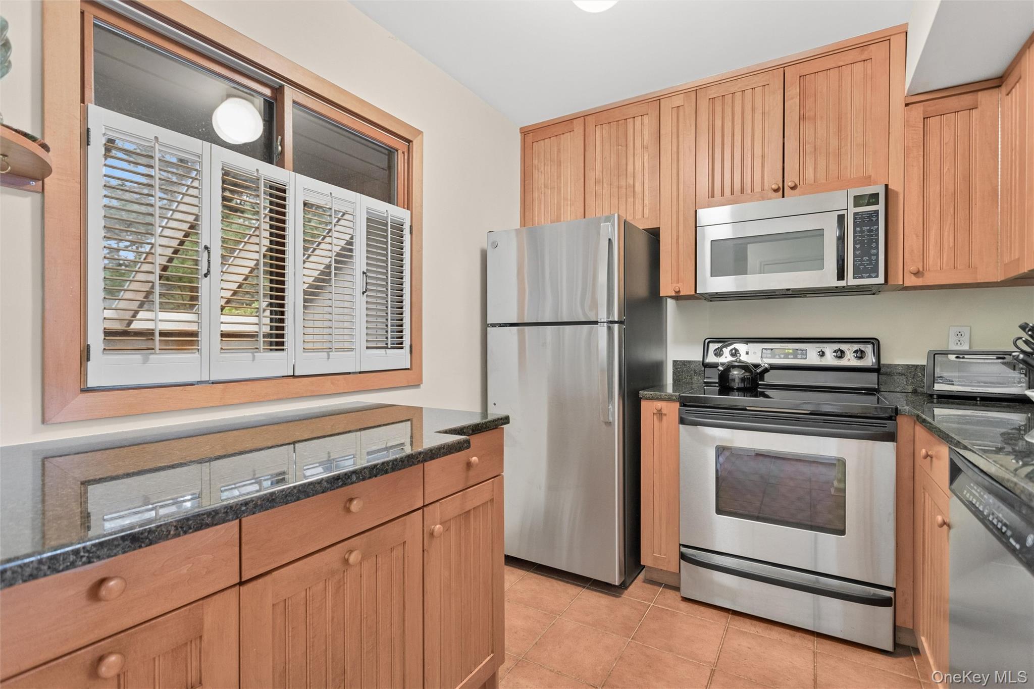 Condo Eagle Bay Westchester County, NY 10562, MLS-973428-10