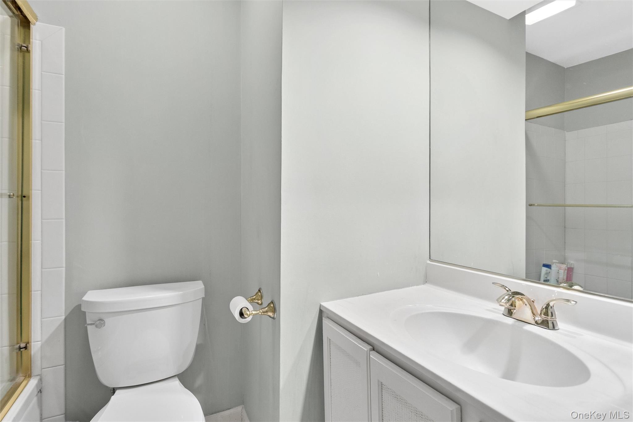 Condo Eagle Bay Westchester County, NY 10562, MLS-973428-15