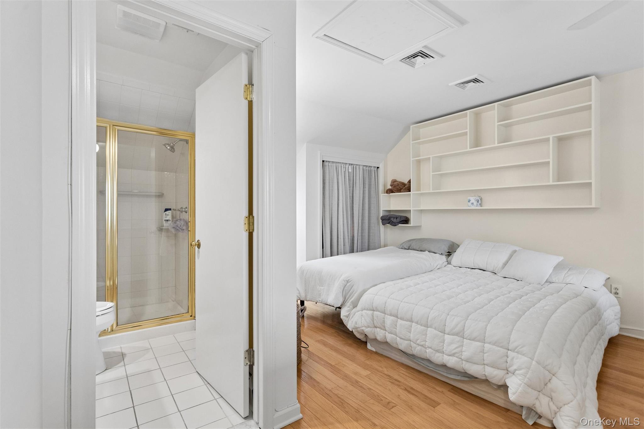 Condo Eagle Bay Westchester County, NY 10562, MLS-973428-16