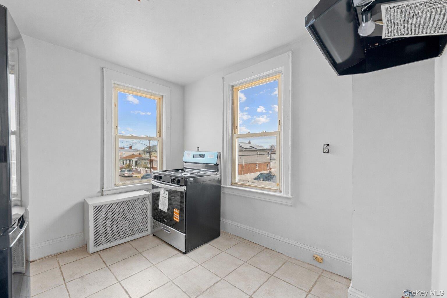 Single Family Sutter Queens, NY 11420, MLS-973502-22