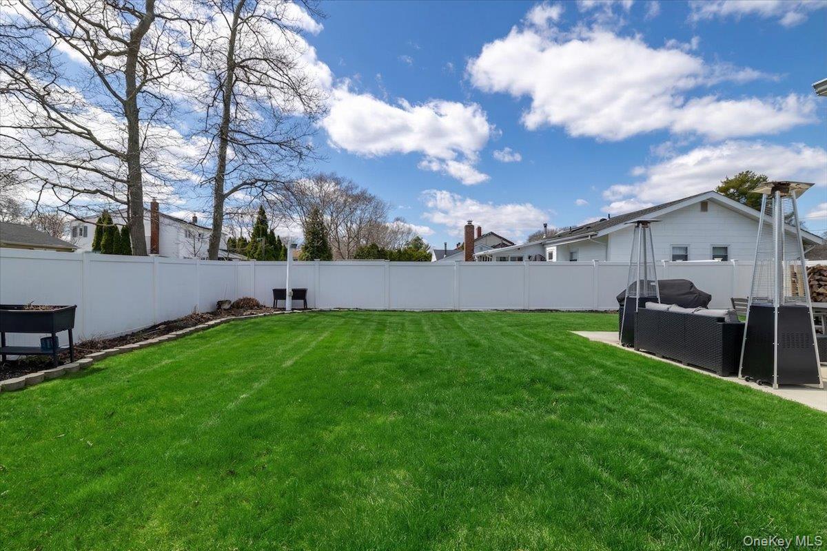 Single Family Loughlin  Suffolk County, NY 11967, MLS-973548-27