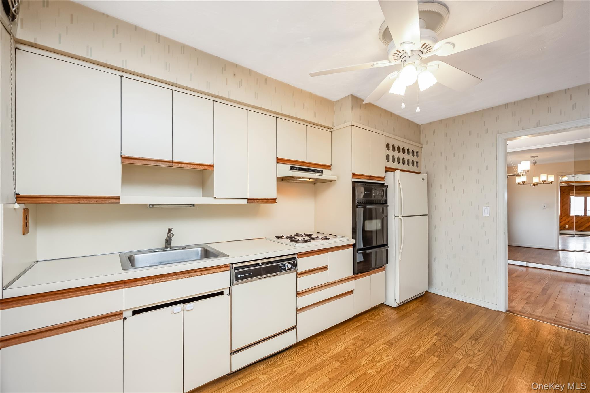 Single Family Greystone  Nassau County, NY 11570, MLS-973549-8