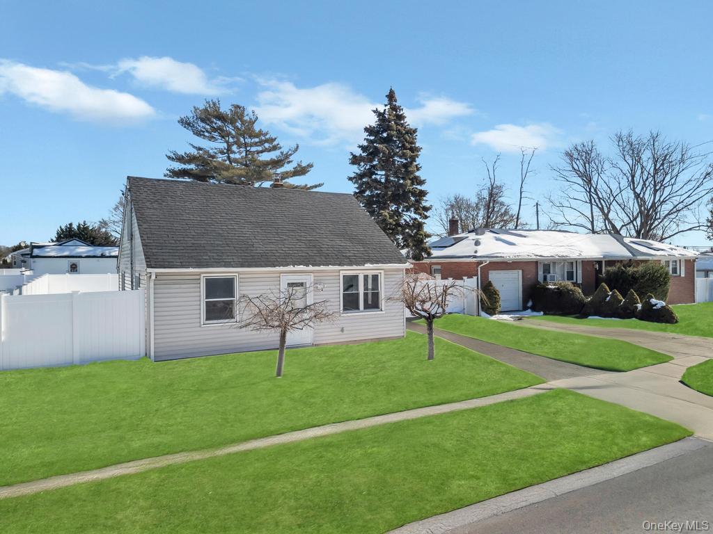 Single Family 5th  Suffolk County, NY 11706, MLS-973576-3