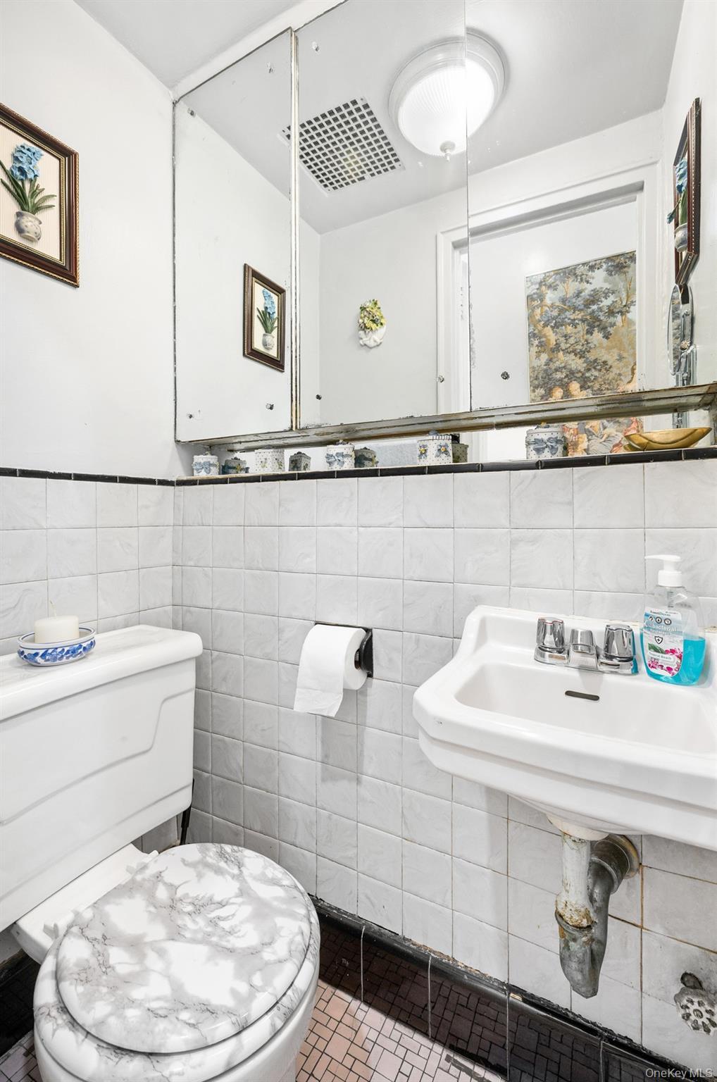 Single Family Hammersley Bronx, NY 10469, MLS-973618-12