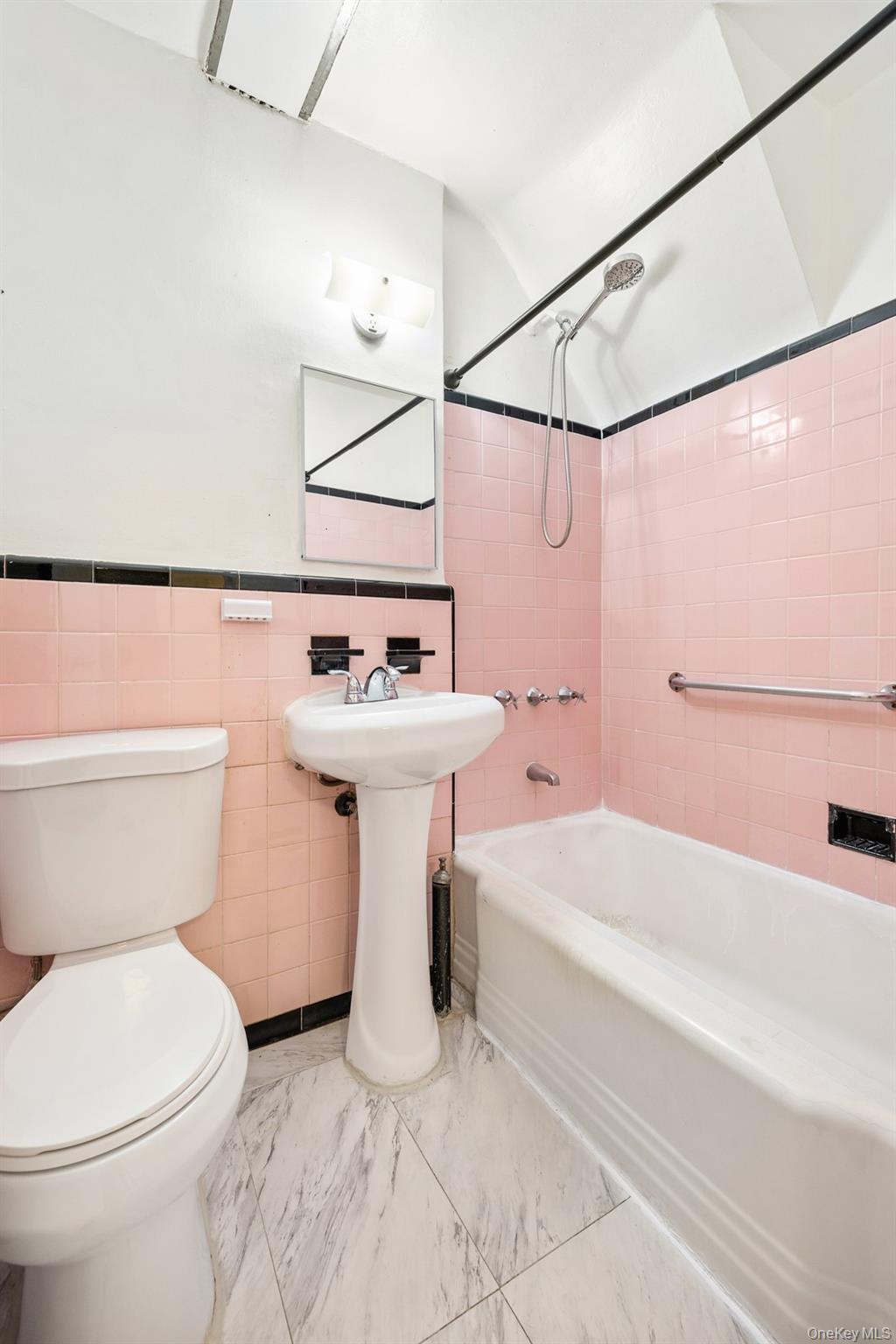 Single Family Hammersley Bronx, NY 10469, MLS-973618-16