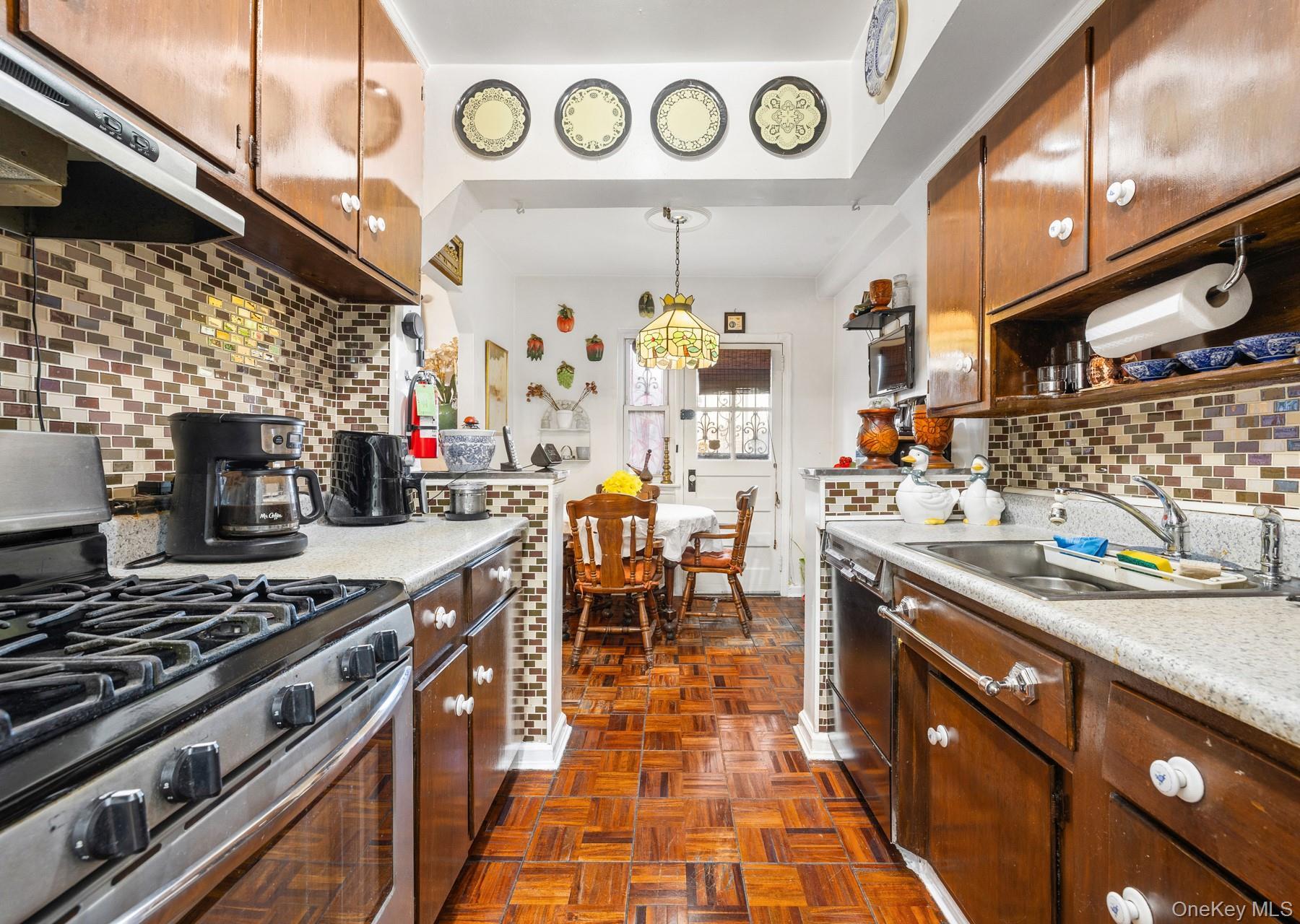 Single Family Hammersley Bronx, NY 10469, MLS-973618-6