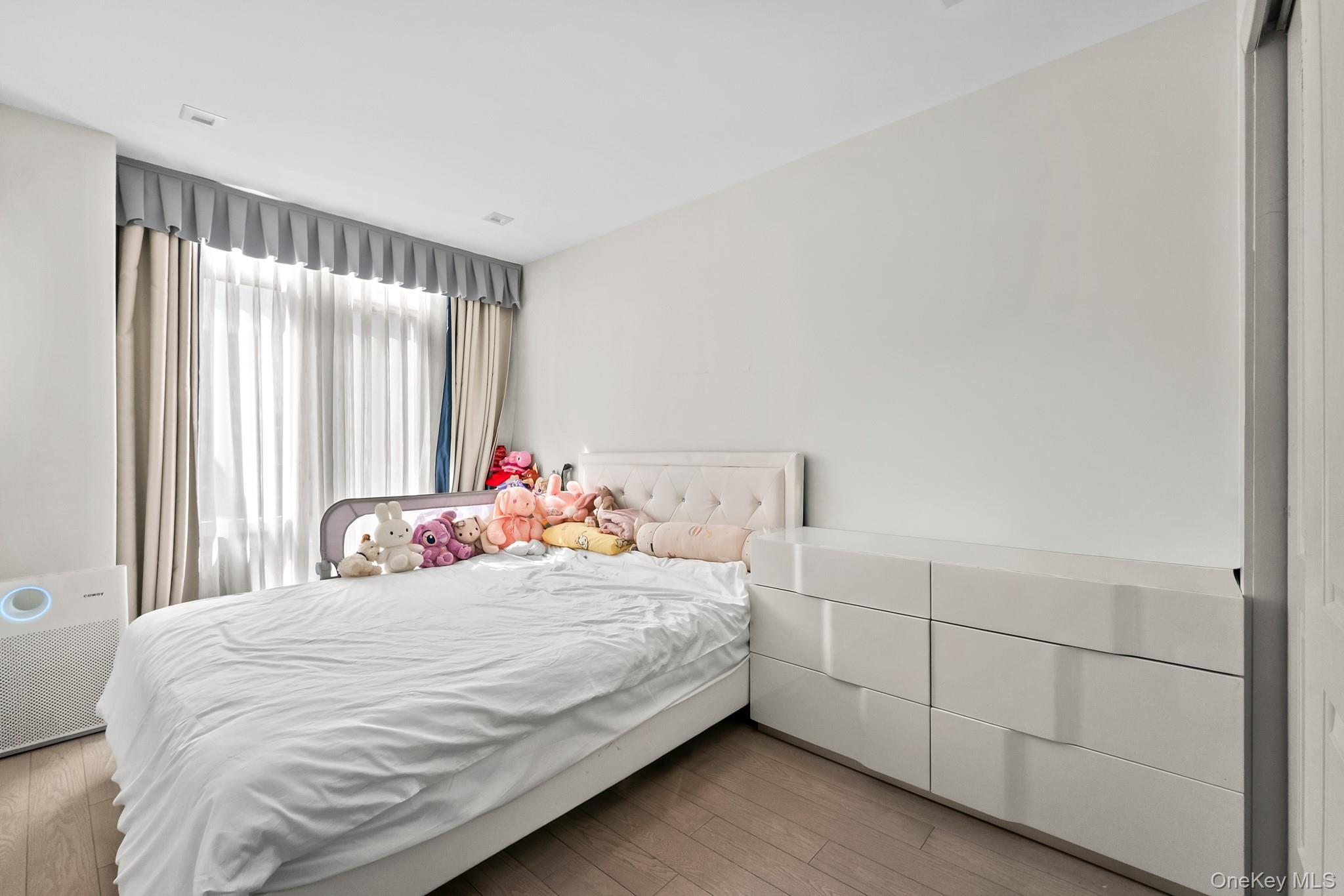 Condo Bowne  Queens, NY 11355, MLS-973640-10