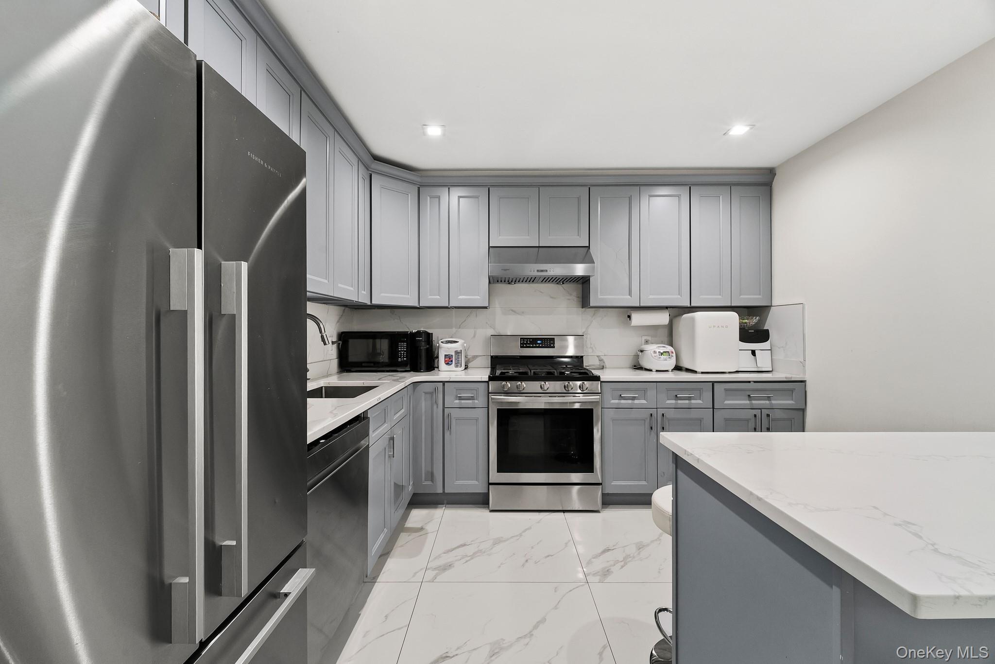 Condo Bowne  Queens, NY 11355, MLS-973640-2