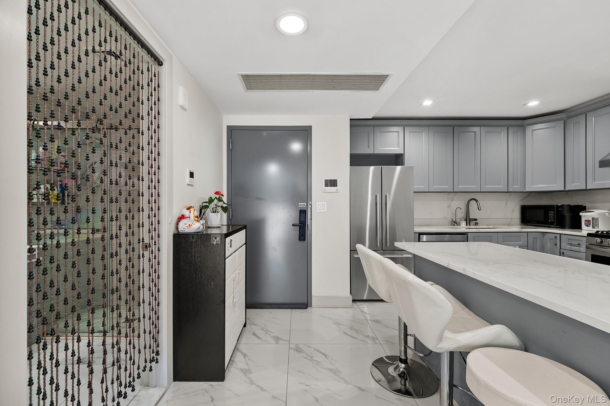 Condo Bowne  Queens, NY 11355, MLS-973640-4