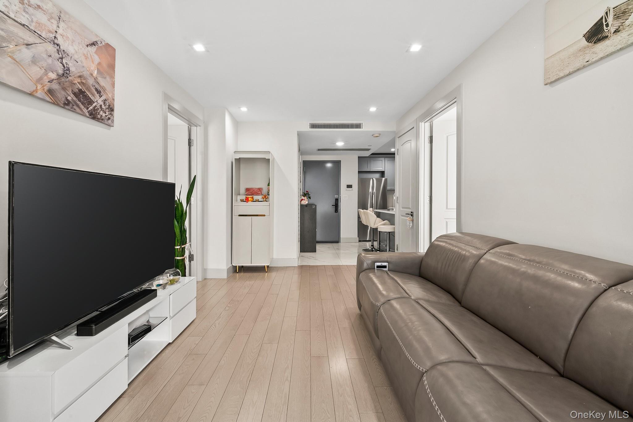 Condo Bowne  Queens, NY 11355, MLS-973640-6