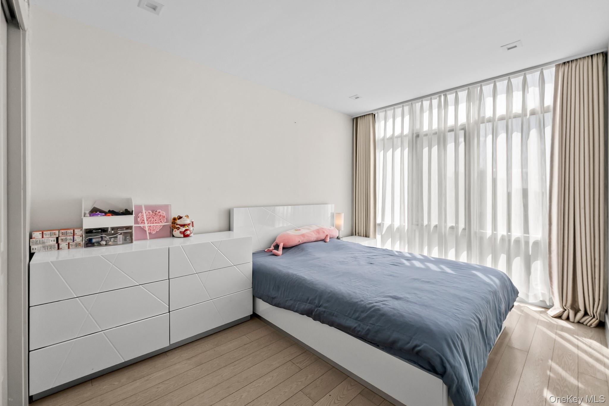 Condo Bowne  Queens, NY 11355, MLS-973640-7