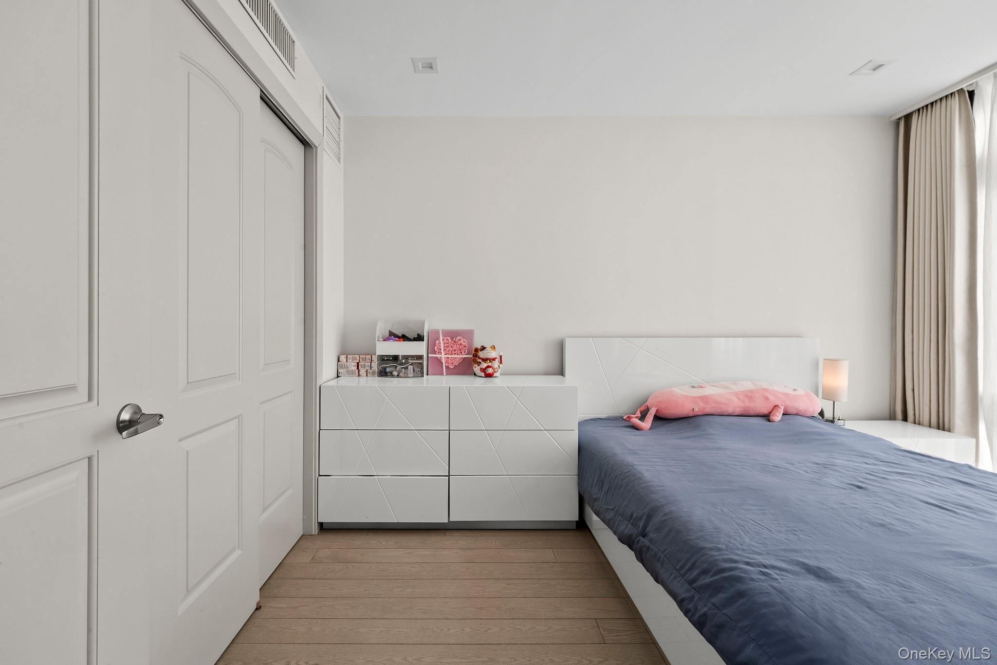 Condo Bowne  Queens, NY 11355, MLS-973640-8