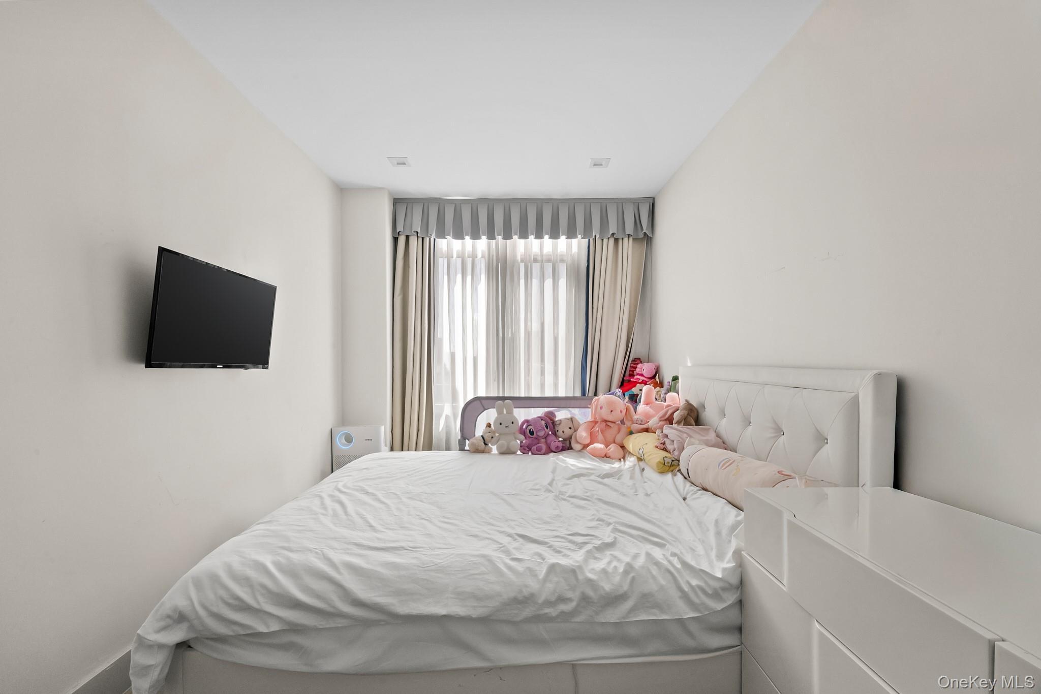 Condo Bowne  Queens, NY 11355, MLS-973640-9