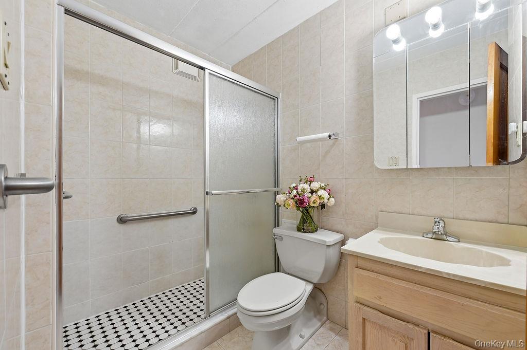 Condo 41st Queens, NY 11355, MLS-973660-12