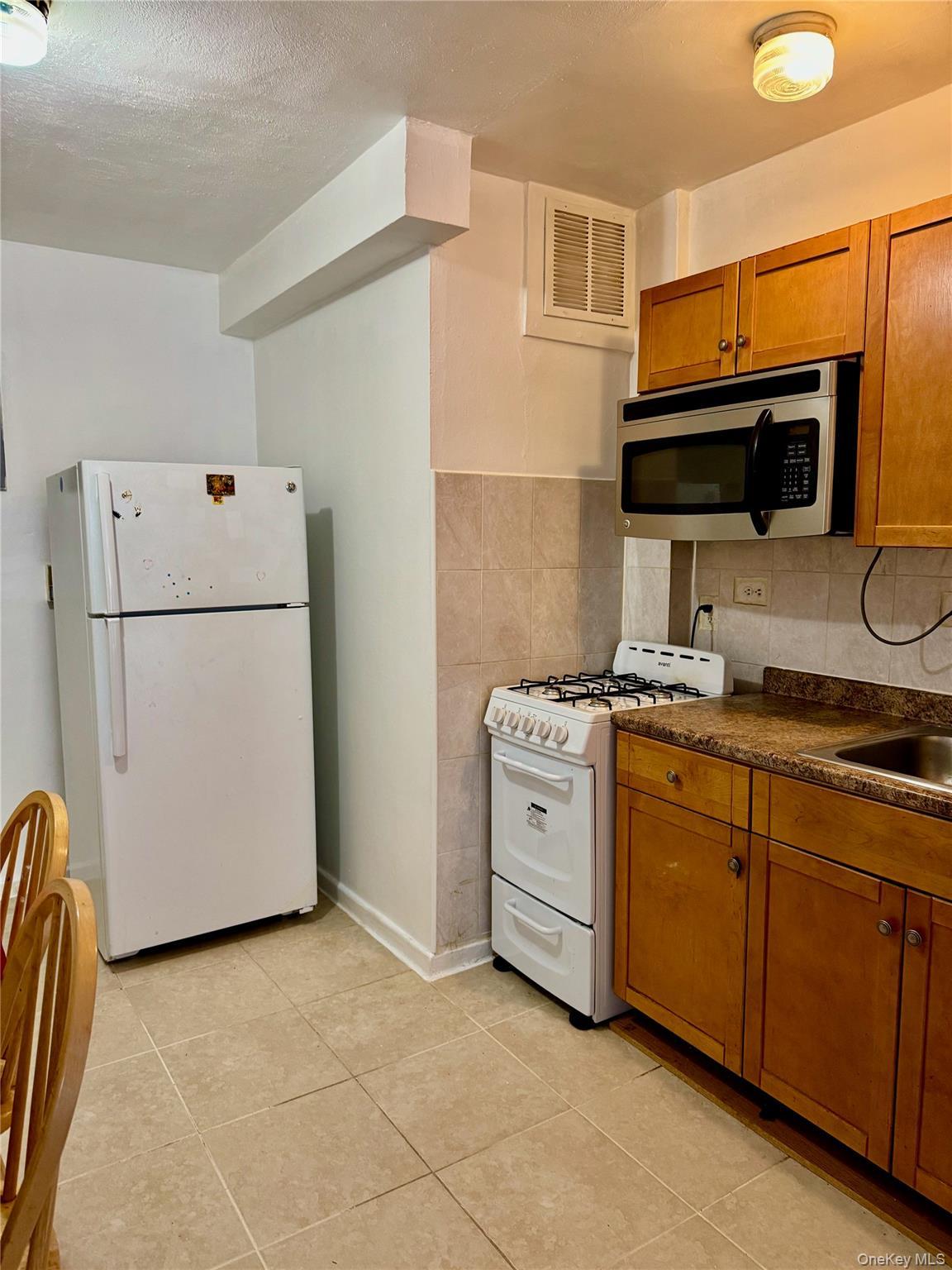 Apartment 38ave  Queens, NY 11355, MLS-973705-3
