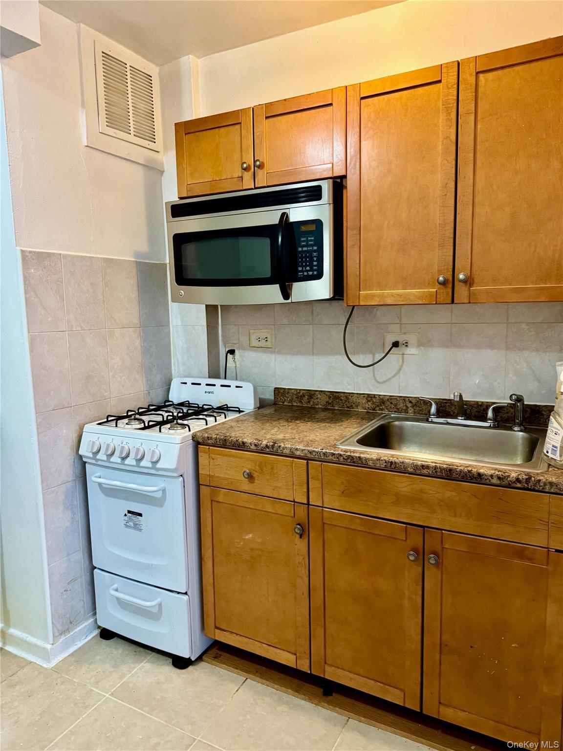 Apartment 38ave  Queens, NY 11355, MLS-973705-5