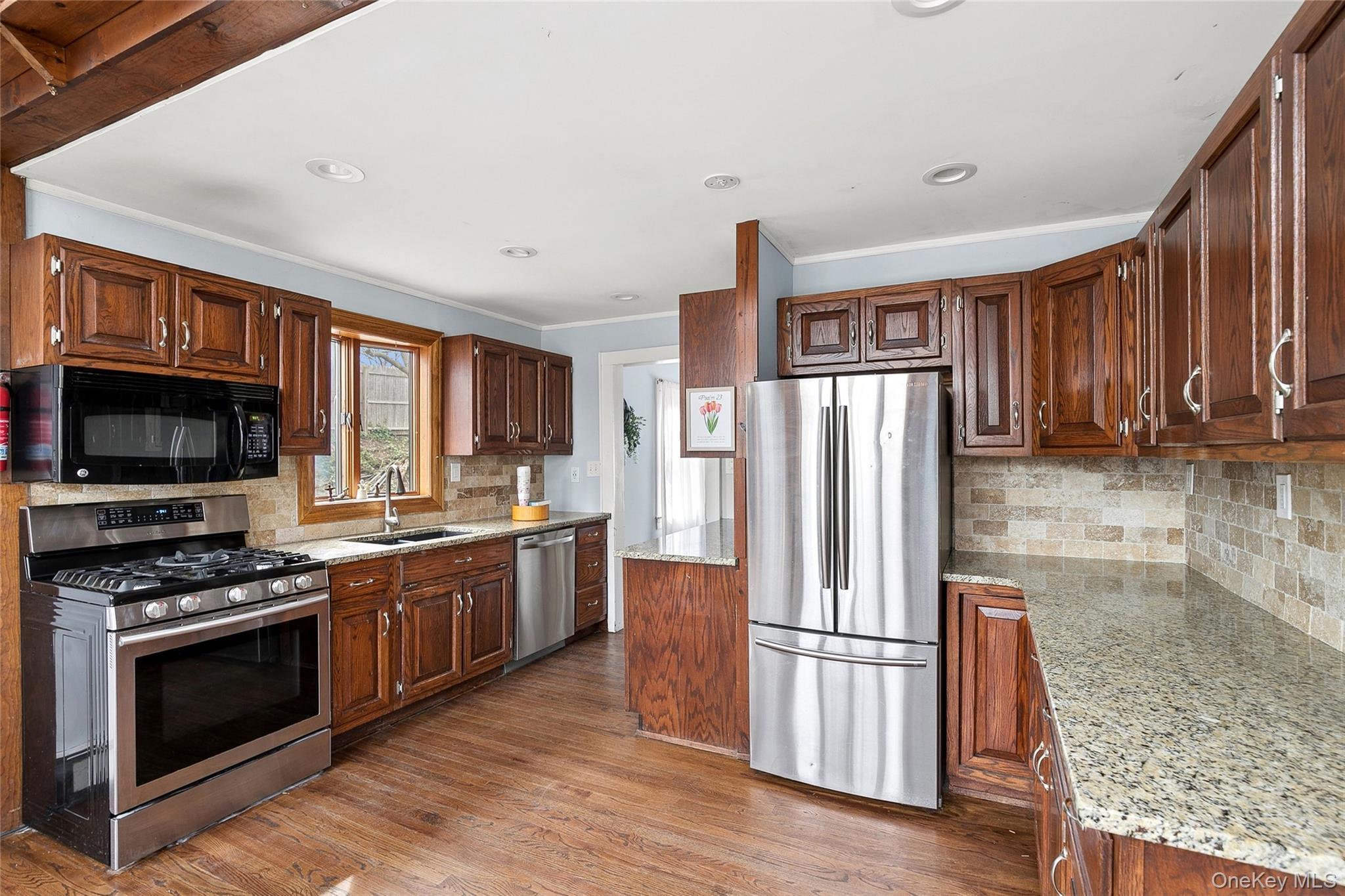 Single Family Hazelwood  Suffolk County, NY 11743, MLS-973710-8