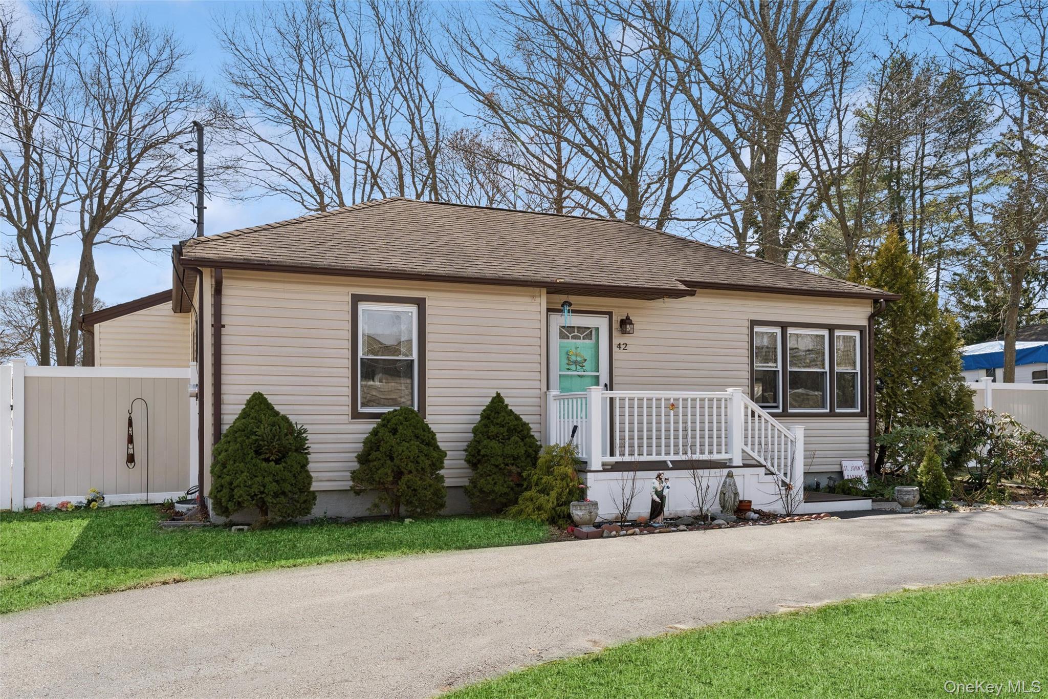 Single Family Pinetop  Suffolk County, NY 11967, MLS-973716-2