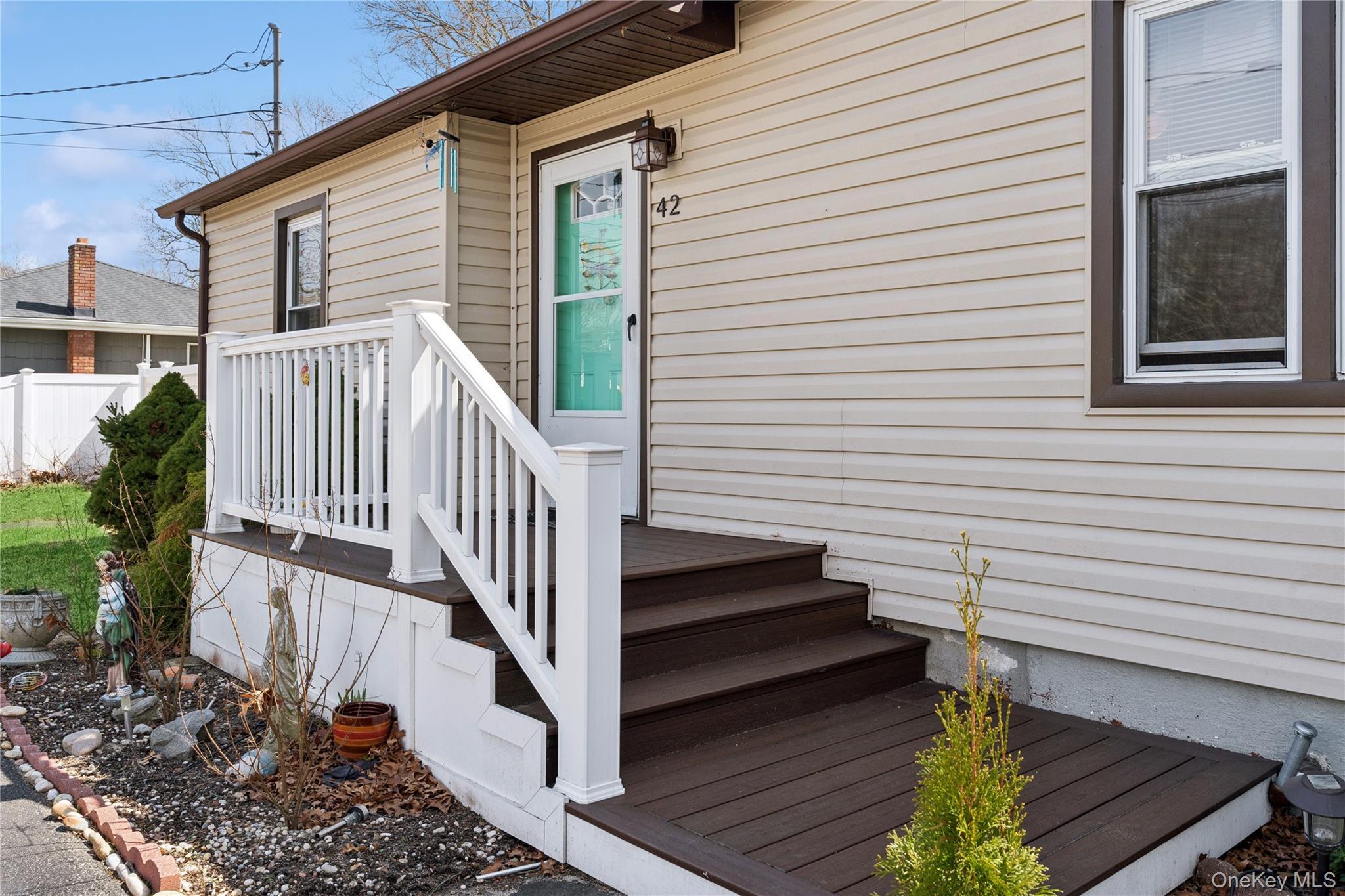 Single Family Pinetop  Suffolk County, NY 11967, MLS-973716-3