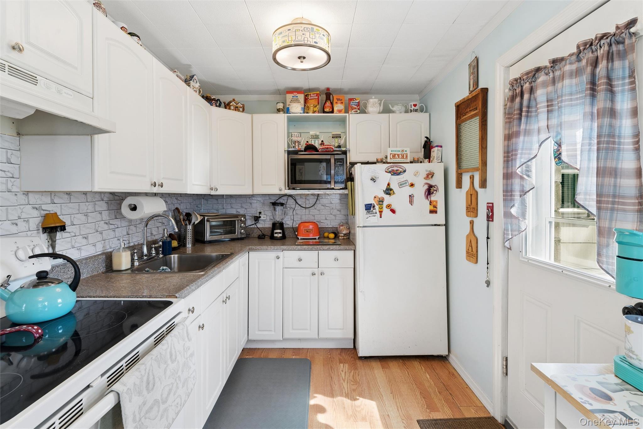 Single Family Pinetop  Suffolk County, NY 11967, MLS-973716-8